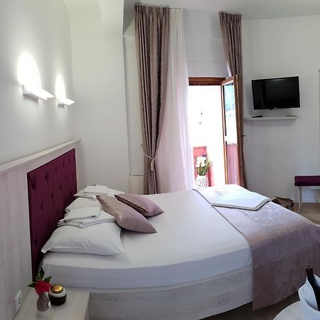 Apis Hotel Требине Екстериор снимка