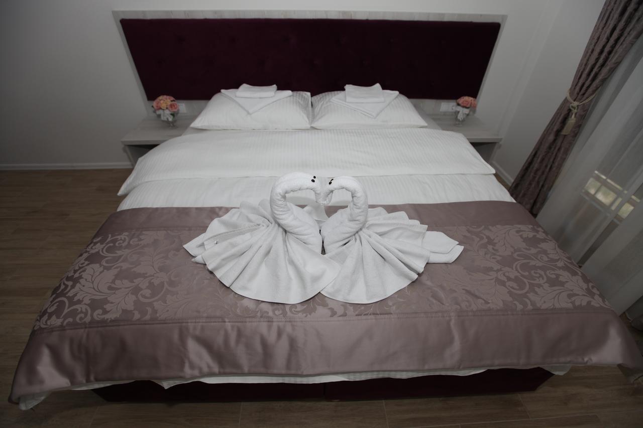 Apis Hotel Требине Екстериор снимка