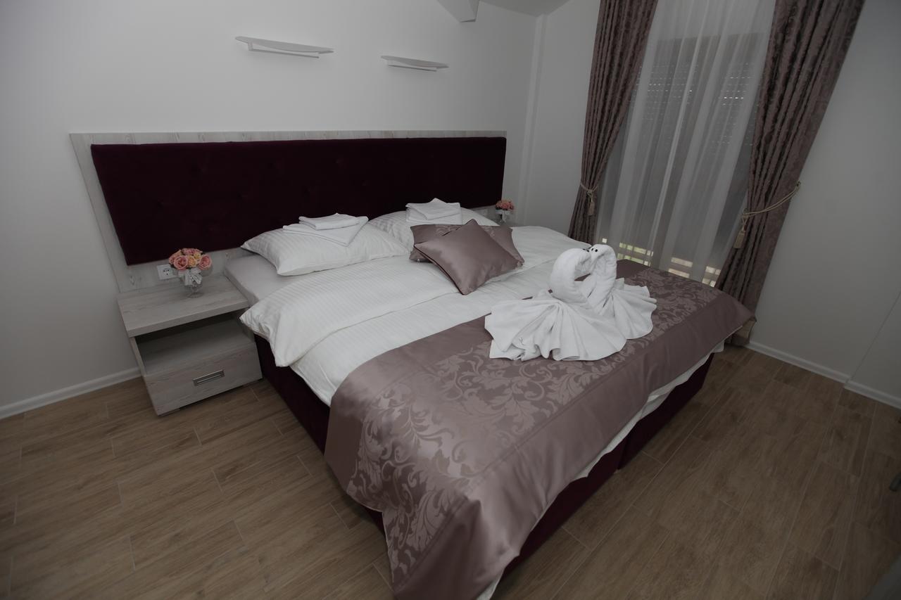 Apis Hotel Требине Екстериор снимка