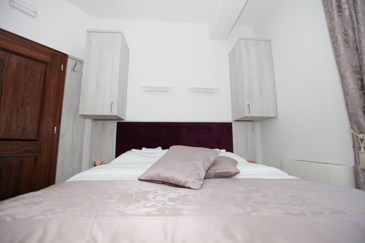 Apis Hotel Требине Екстериор снимка