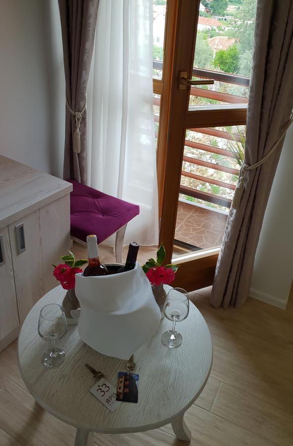 Apis Hotel Требине Екстериор снимка