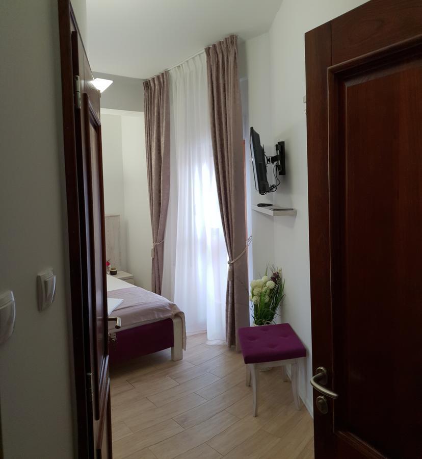 Apis Hotel Требине Екстериор снимка