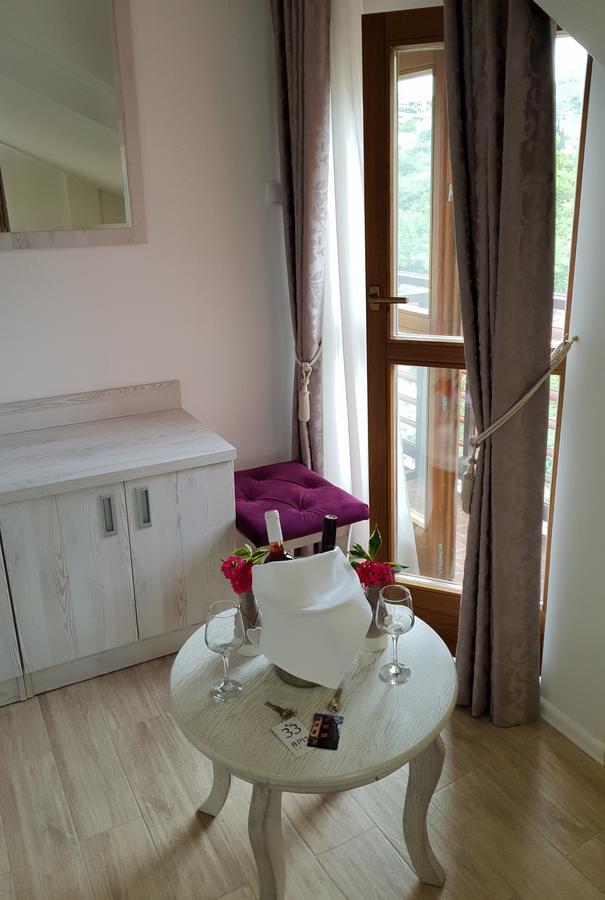 Apis Hotel Требине Екстериор снимка