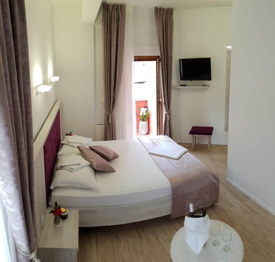 Apis Hotel Требине Екстериор снимка
