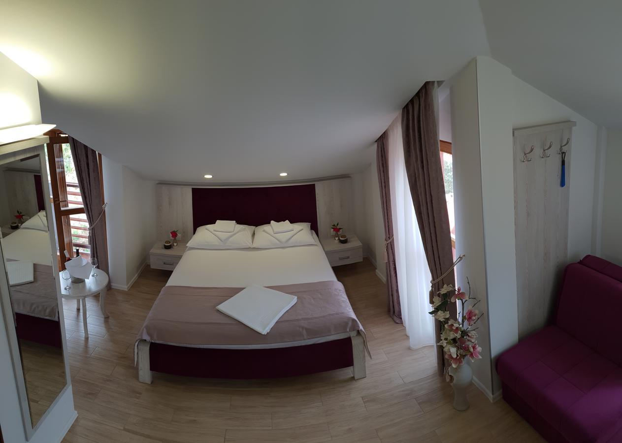 Apis Hotel Требине Екстериор снимка